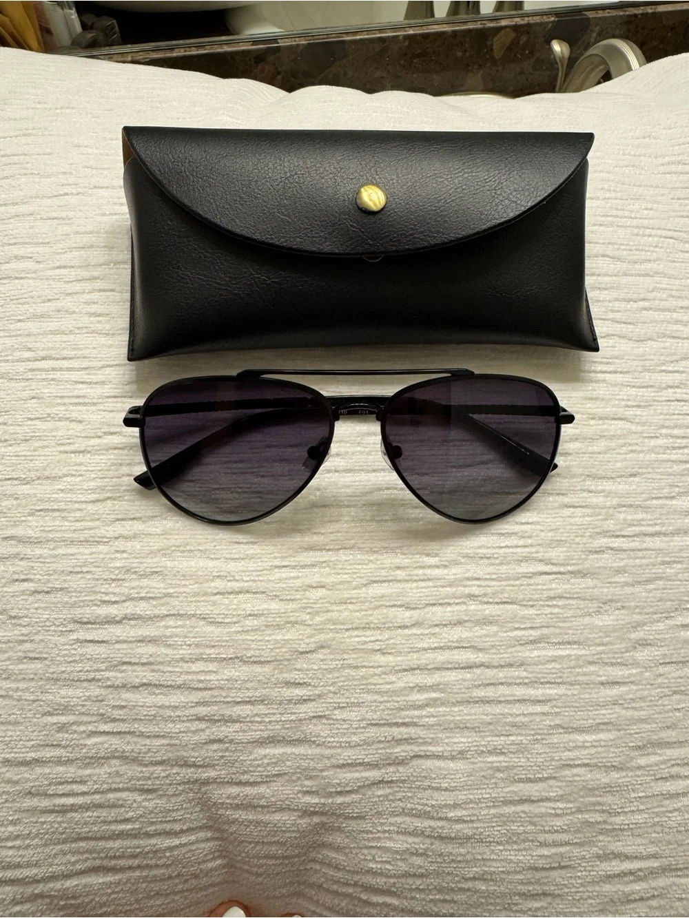 Classic Black Aviator Sunglasses – Minimalist Everyday Shades - Picture 1 of 6